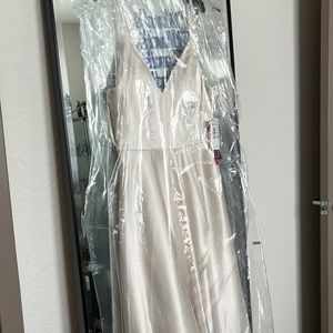 Brand New with Tags! Dillard’s Cream Prom/bridal high low gown
